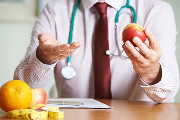 Qual a diferença entre nutrólogo e nutricionista?